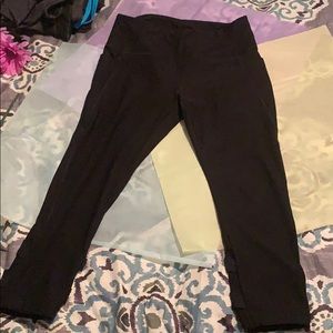 Medium black Spandex workout capris ...